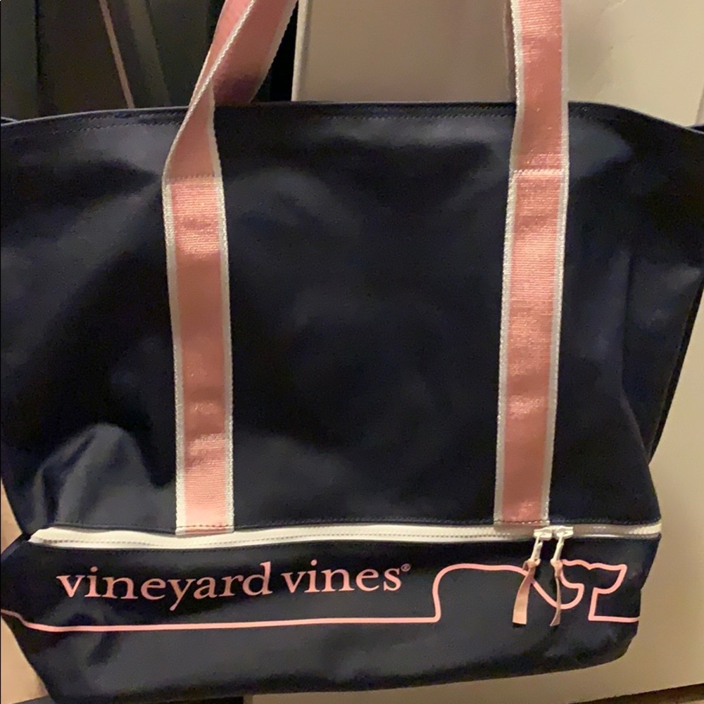 Target vineyard vines pool bag